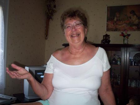 cricri44, la joyeuse doyenne, vous donne ses sourires et sa joie de vivre